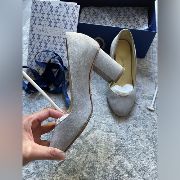 Perfect Round Toe Pump 70 IT 34.5 - US 4.5 / Light Gray Suede - Picture 2 of 9